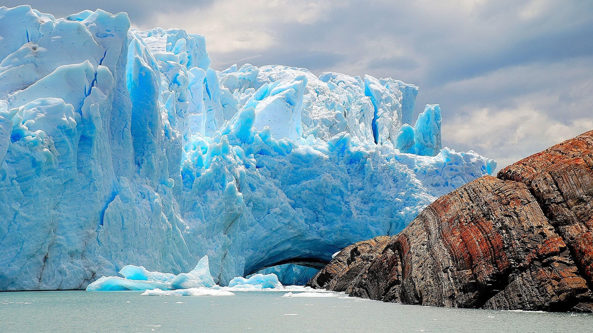 68,7% пресной воды сосредоточено в ледниках