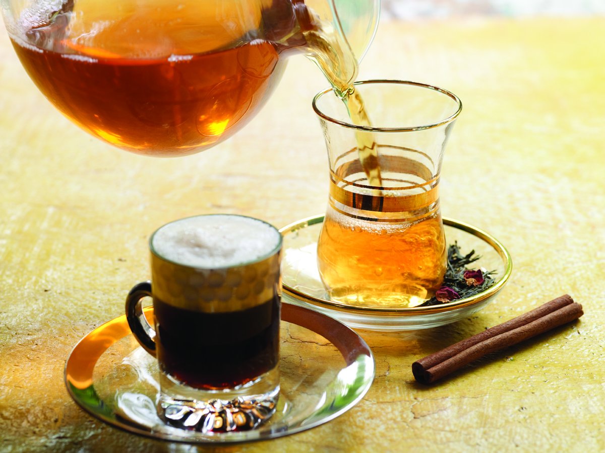 Какой компонент делает чай и кофе привлекательными?