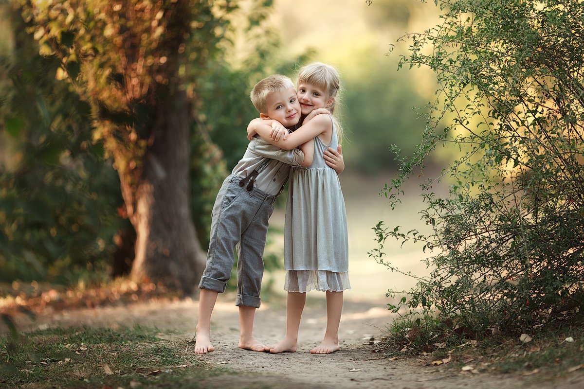 Двойняшки...sister and brother. Фотограф Францева Ольга