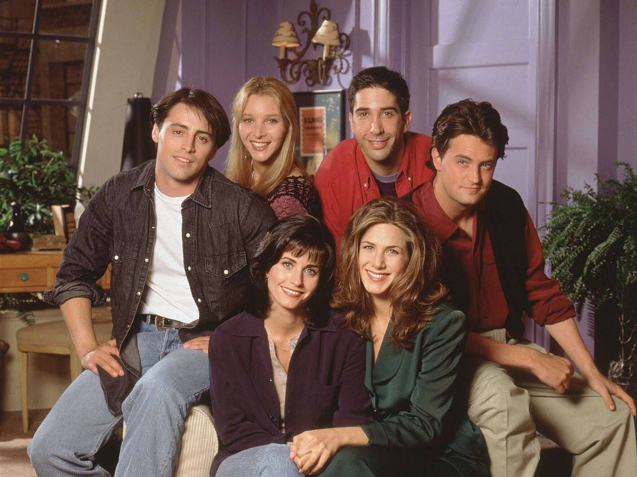 Звезды сериала «Друзья» впервые высказались о смерти Мэттью Перри: Сериалы: Культура: Lenta.ru