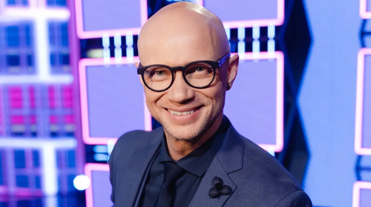 Дмитрий Хрусталев устроил пьяный дебош в самолете - лайфстайл - 31 июля 2025 - Кино-Театр.Ру