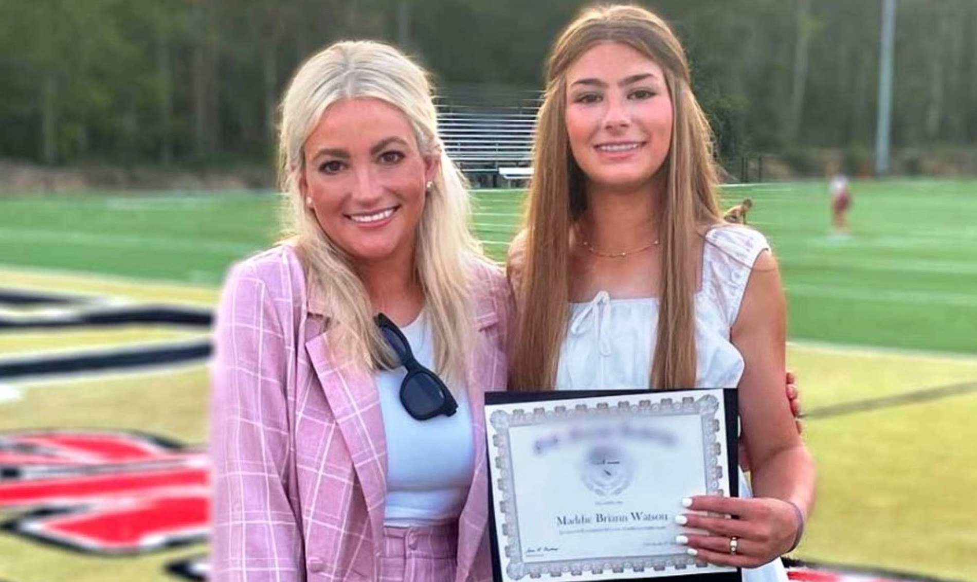 Майкл Дуглас, Арнольд Шварценеггер, Джейми Спирс и другие: дети каких знаменитостей идут на выпускной в этом году