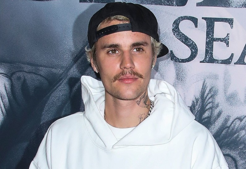 Испугался гнева фанатов? Джастин Бибер все-таки попрощался с усами | Lifestyle | Селдон Новости