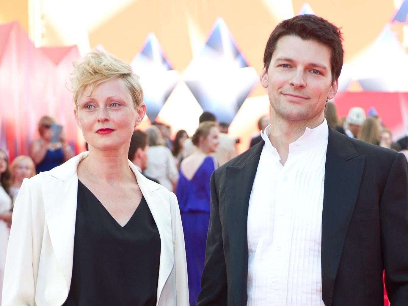 Даниил Страхов: «Мой единственный друг — это жена Маша. Она со мной прошла нищету, испытания и ошибки» | StarHit (СтарХит)