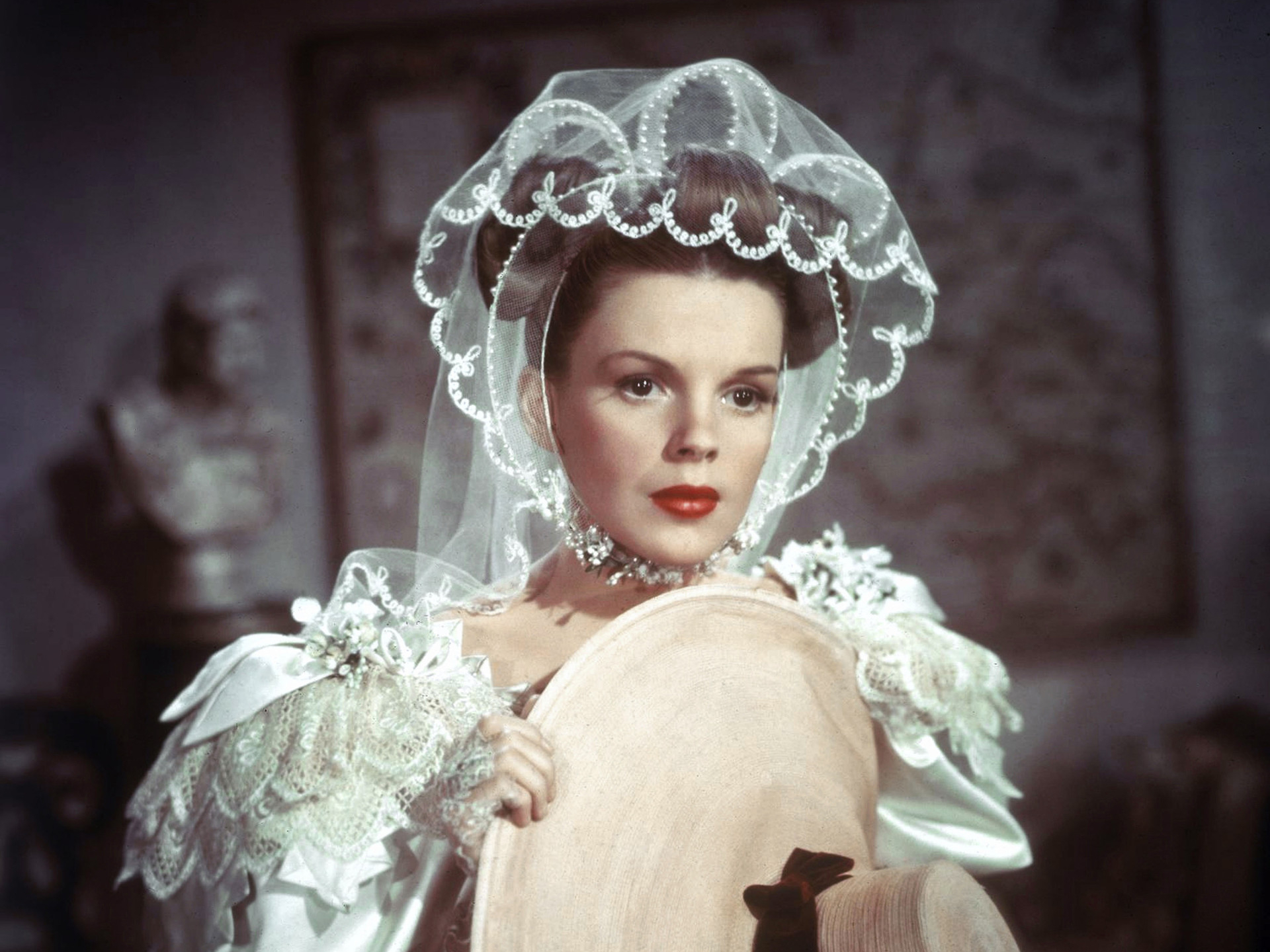 Закат «американской мечты»: трагическая судьба Джуди Гарленд — самой красивой и несчастной голливудской дивы | MARIECLAIRE