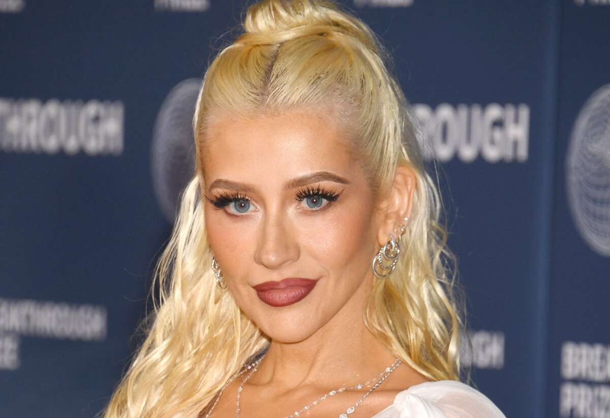 Будто два года не ела»: Кристина Агилера в корсетном платье шокировала соцсети худобой