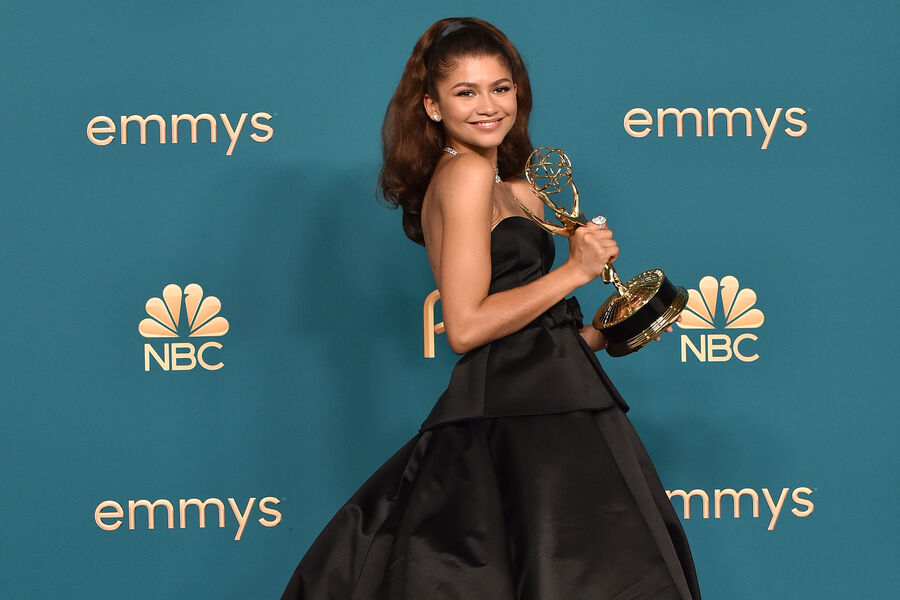 Звезда «Эйфории» Зендая в кастомном платье Valentino появилась на премии «Эмми» - Газета.Ru | Новости