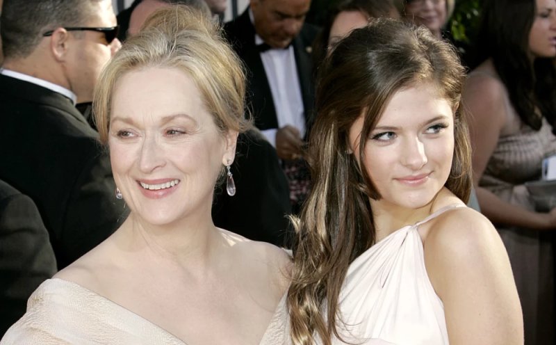 Младшая дочь Мэрил Стрип совершила каминг-аут в день рождения матери