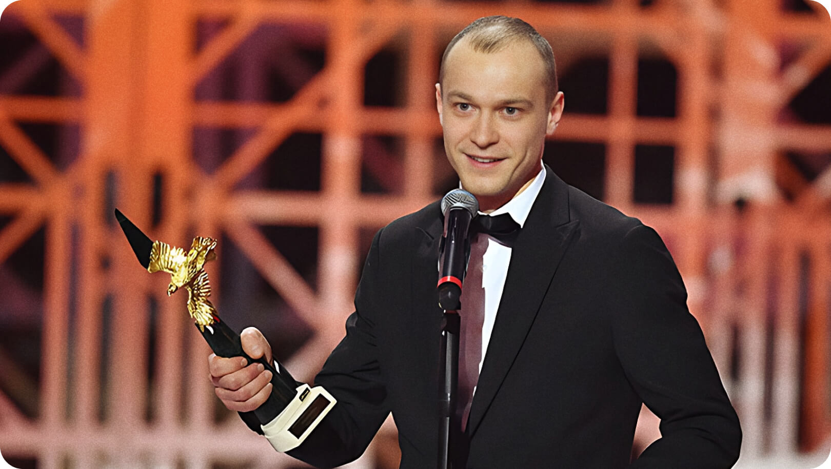 За что Юра Борисов получил номинацию на «Золотой глобус»