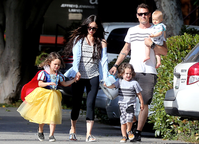 Меган Фокс и Брайан Остин Грин объяснили, почему их сын носит платья - лайфстайл - 9 сентября 2017 - Кино-Театр.Ру