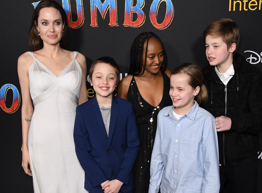 Приемная дочь Джоли выглядит красавицей на фоне непричесанной Вивьен - ТВ Центр