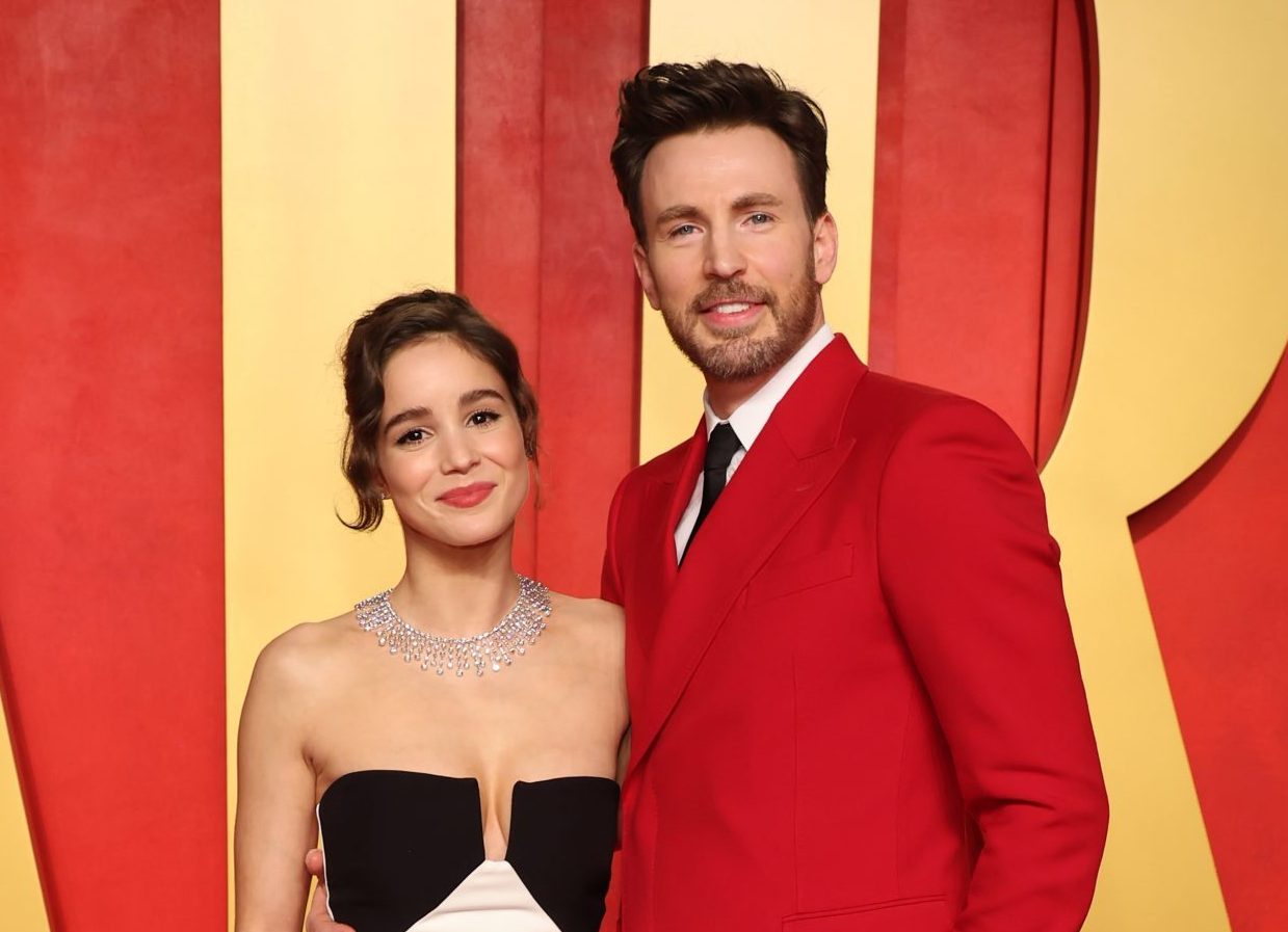 Жена Криса Эванса пришла на премьеру его нового фильма