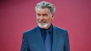 Пирс Броснан умеет глотать огонь