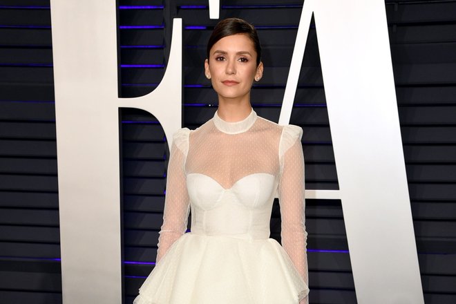 Нина Добрев