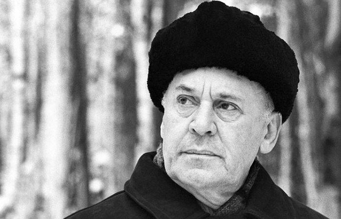 Актер Борис Ливанов: О театре, смелых шутках и совсем немного о Шерлоке Холмсе