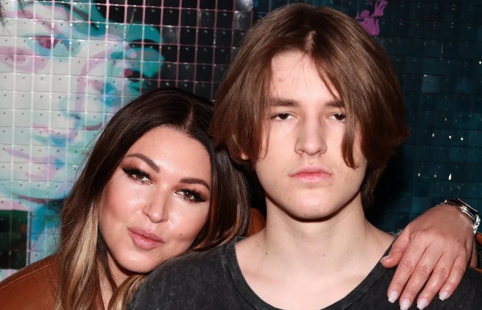 Бросил Тоню Худякову и отказался от фамилии: Почему сбежал из дома сын Ирины Дубцовой и как живет теперь