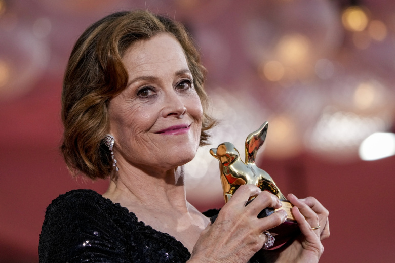 Сигурни Уивер