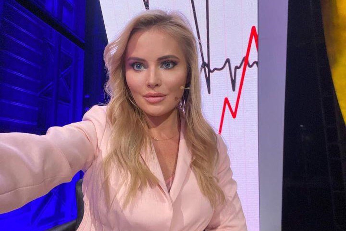 Я выползла из-под стола и продолжила»: Дана Борисова рассказала о курьезе в прямом эфире