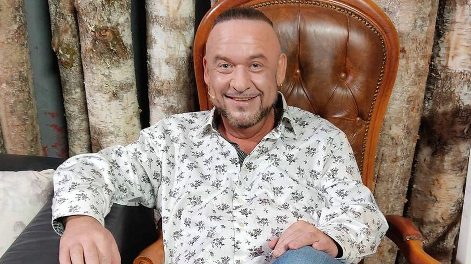 Юморист из "Кривого зеркала" ответил на обвинения в изнасиловании - РИА Новости, 20.04.2021