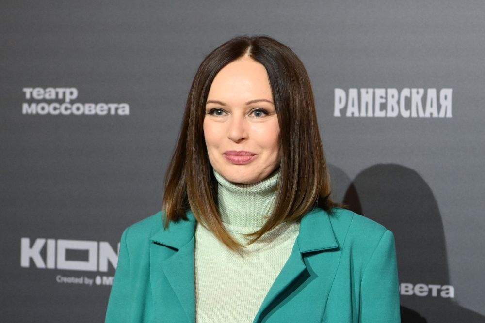 Ирина Безрукова со слезами на глазах раскрыла подробности семейных трагедий - Российская газета